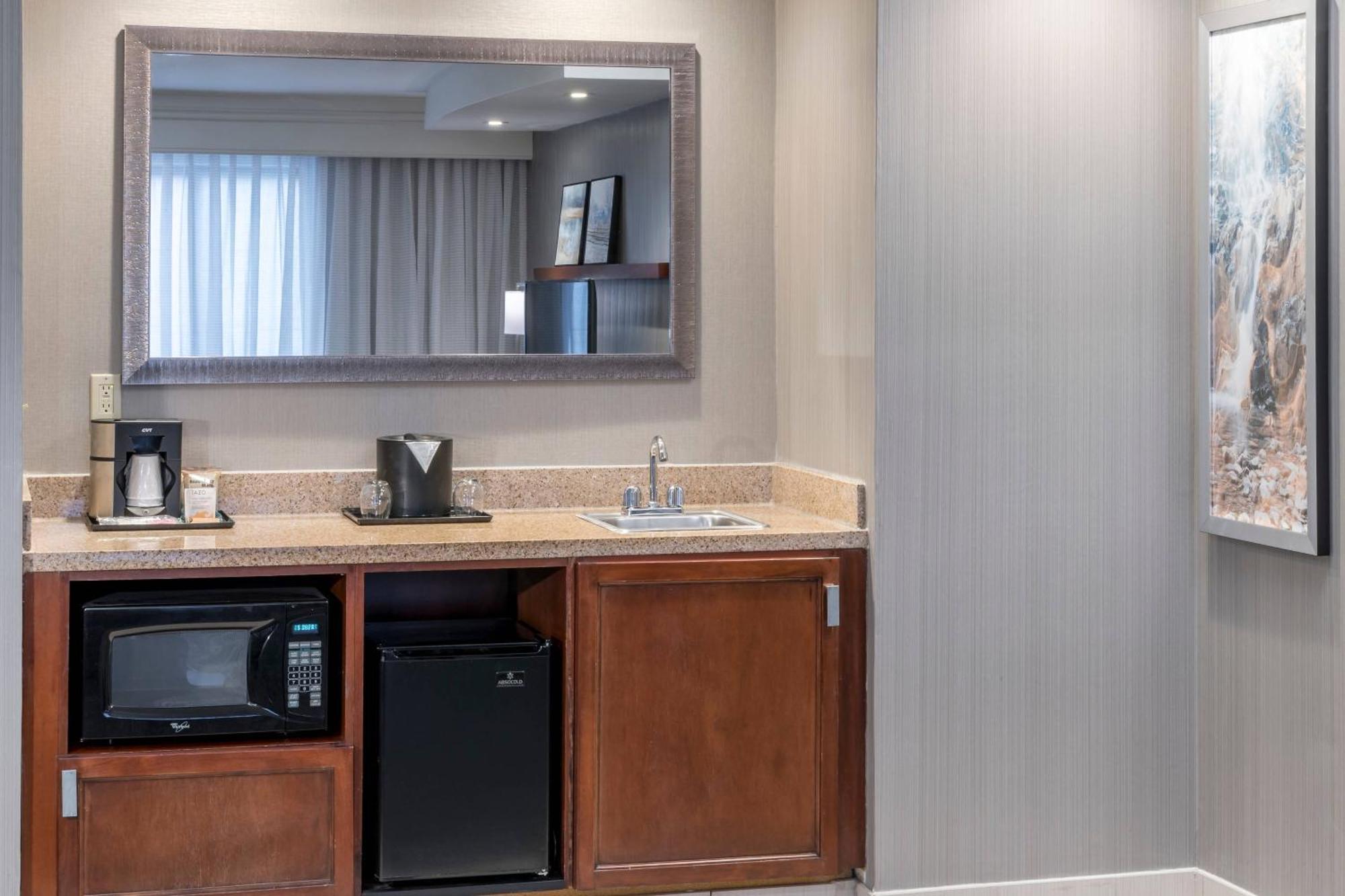 Courtyard By Marriott West Orange Hotel Exterior photo
