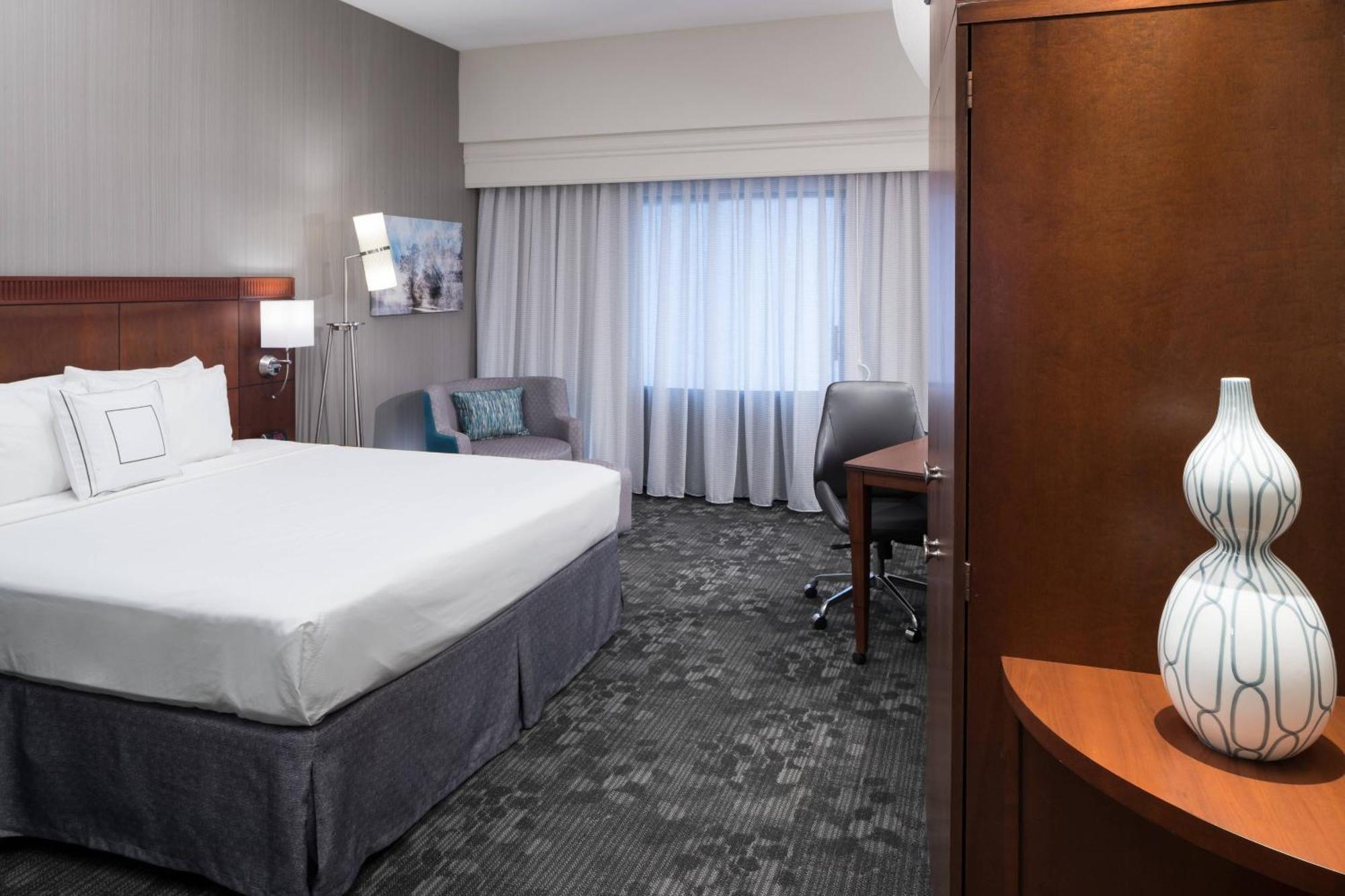 Courtyard By Marriott West Orange Hotel Exterior photo