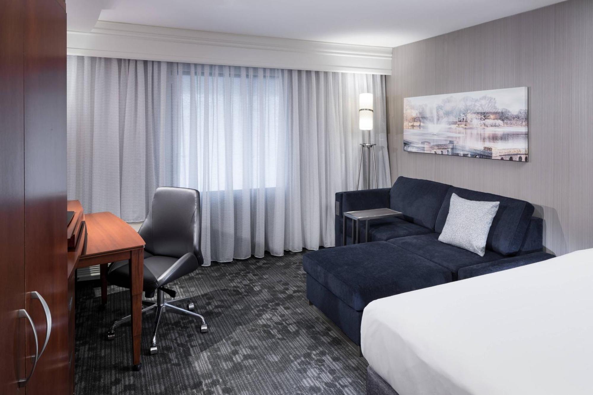 Courtyard By Marriott West Orange Hotel Exterior photo